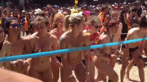 Nudist race with a big crowd